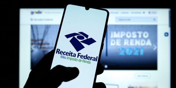 user used the Receita Federal application on cell phone